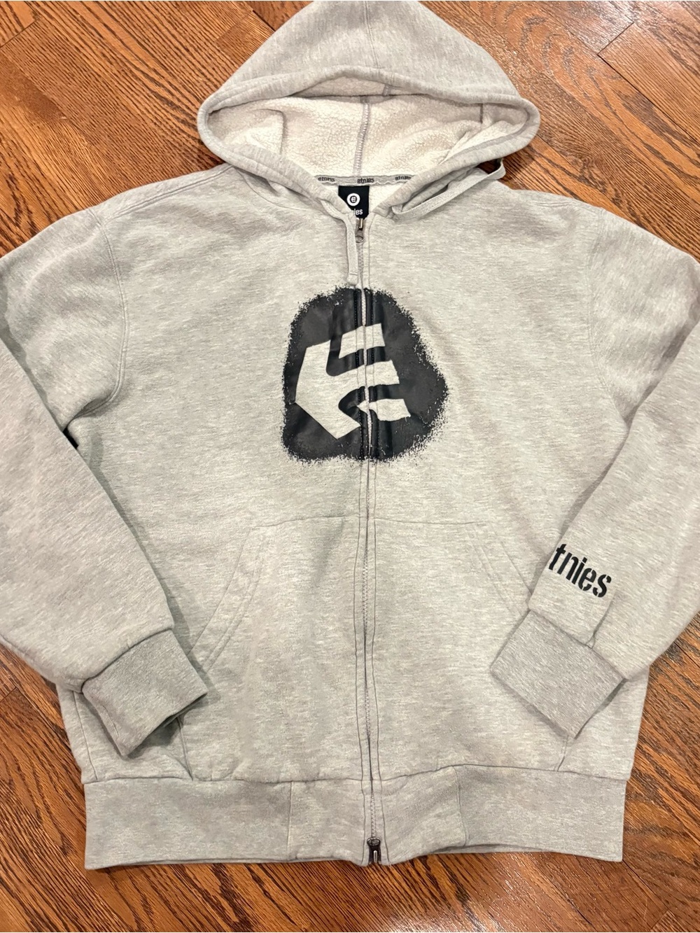 90s Era Etnies Men’s Gray Full-Zip Hoodie with Black Logo